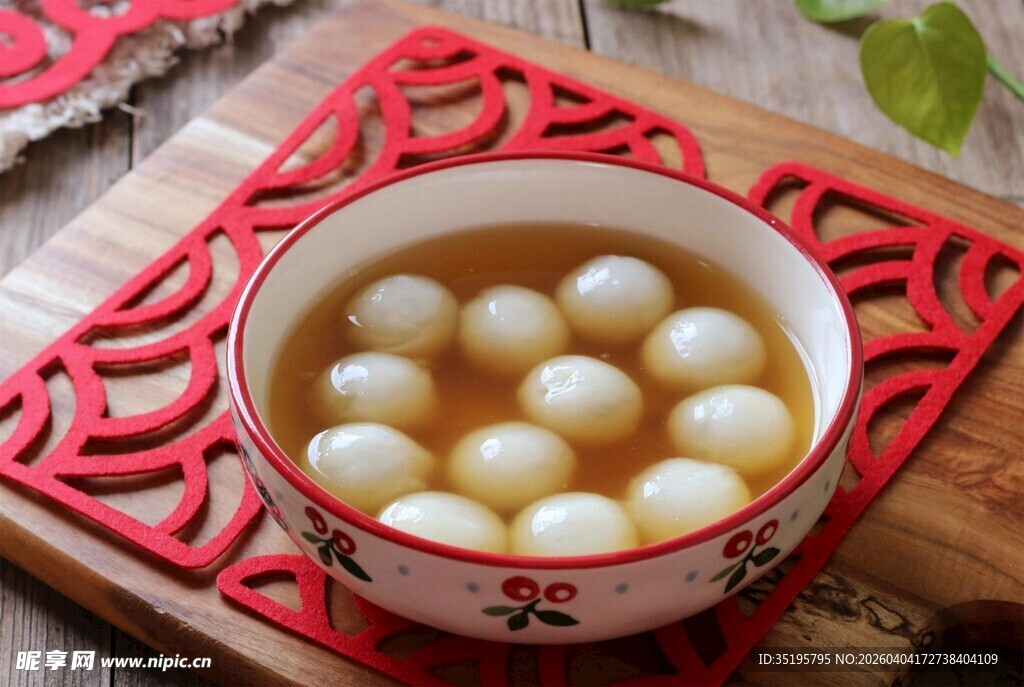 碗中甜蜜汤圆传统美味
