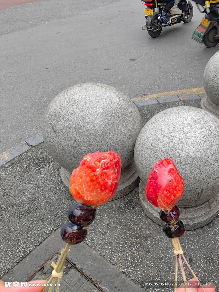 街头售卖的美味糖葫芦