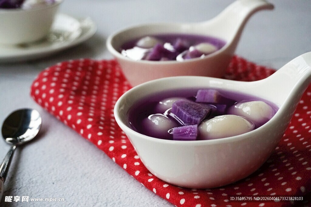 紫薯汤圆甜品特写