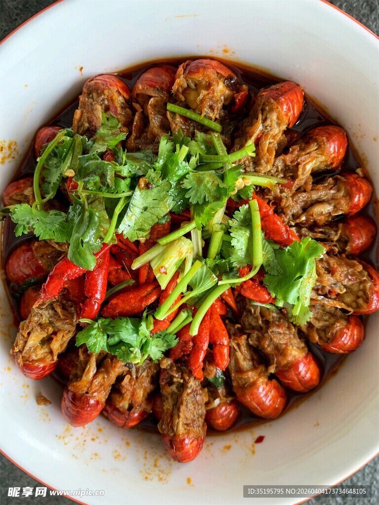 美味小龙虾摆盘诱人