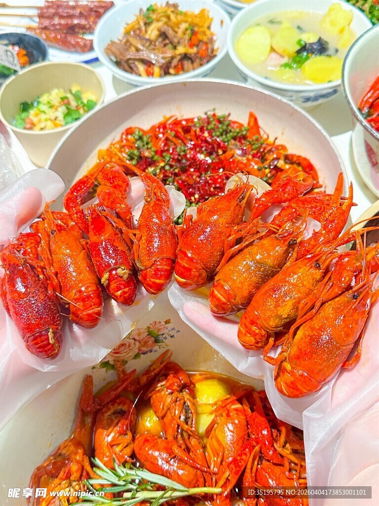 美味小龙虾等多样美食盛宴