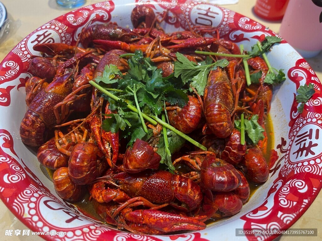 美味小龙虾装盘待享