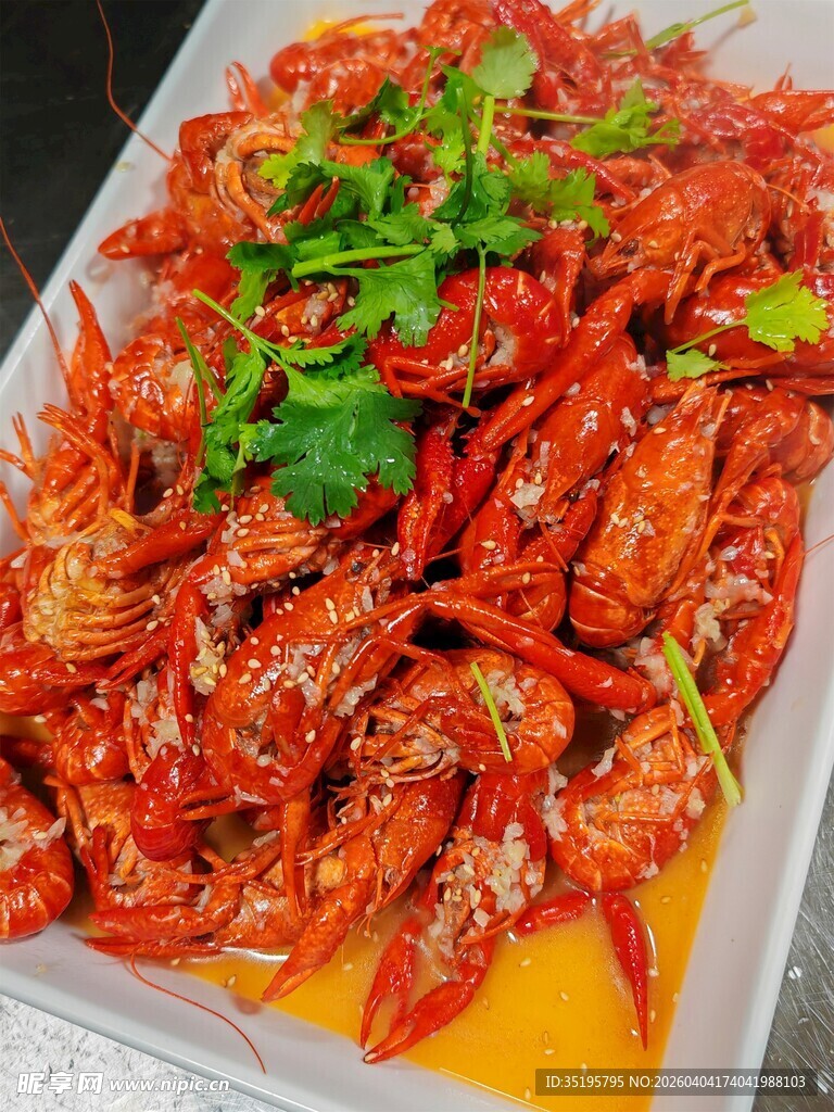 美味小龙虾摆盘诱人