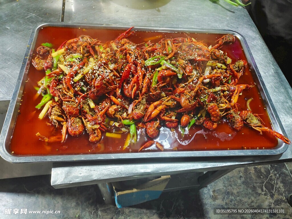 香辣诱人的铁板海鲜大杂烩