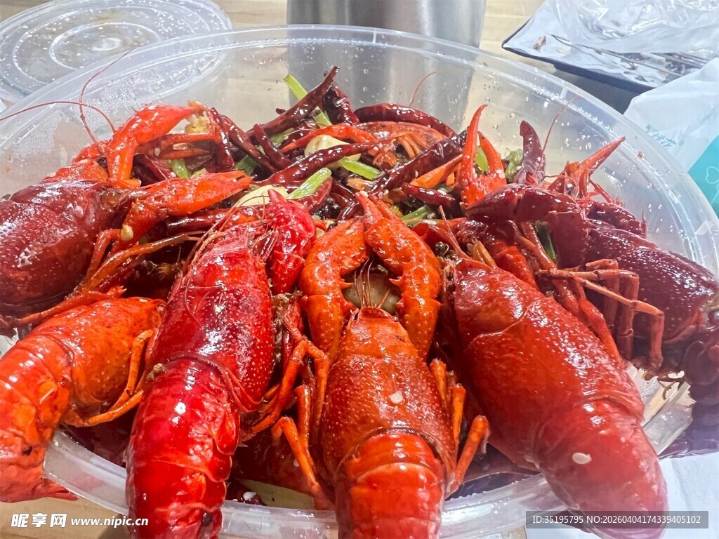 美味小龙虾待享用