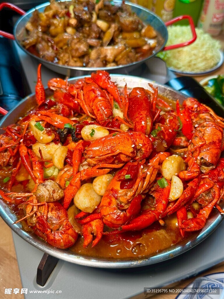 美味小龙虾大餐诱人上桌