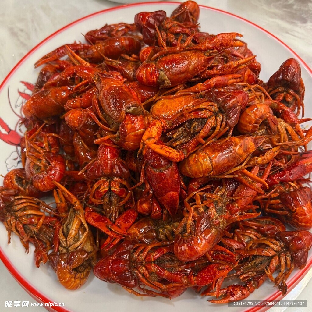 一盘美味小龙虾