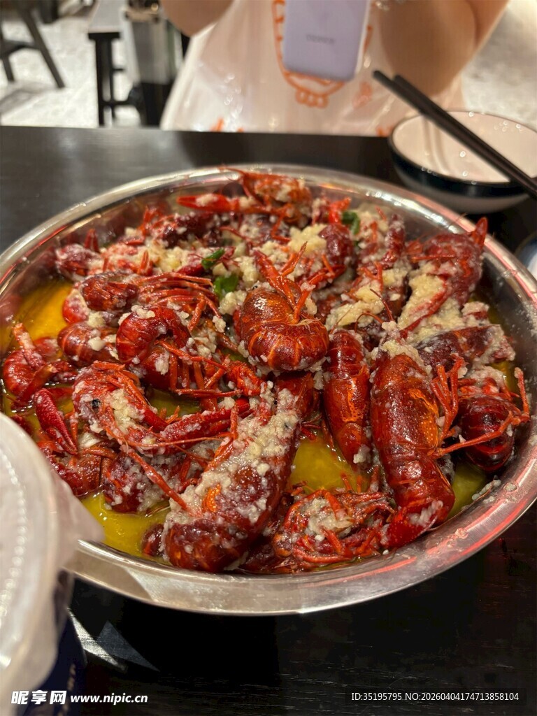 美味诱人的麻辣小龙虾拼盘
