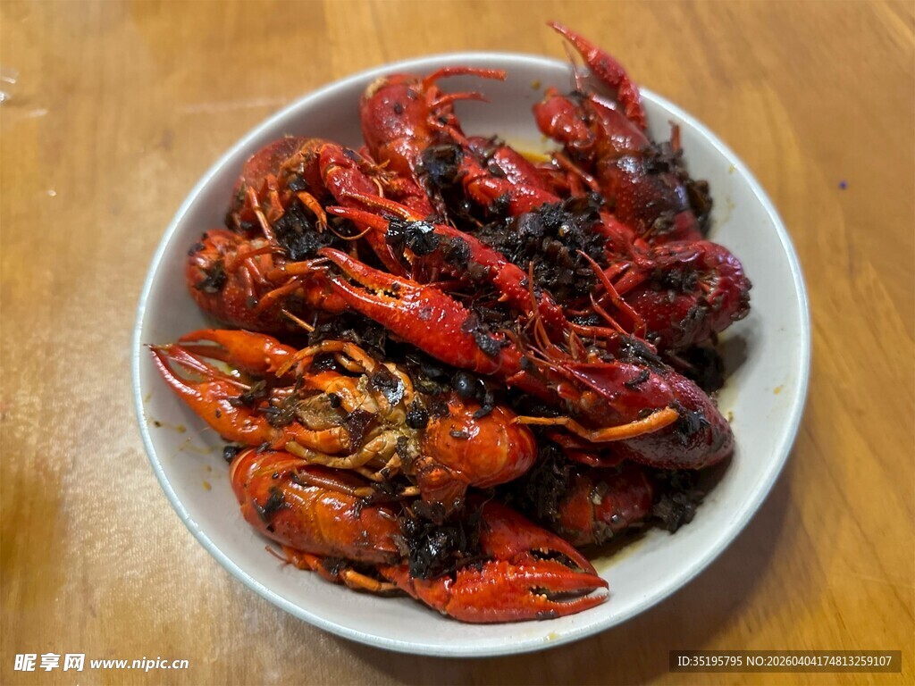一盘美味小龙虾