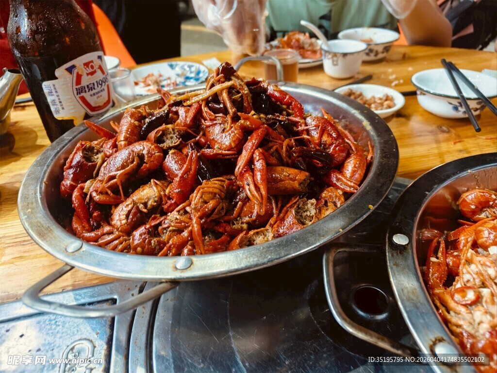 满满一盆美味小龙虾