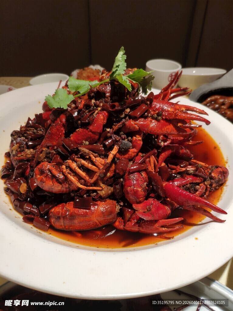 美味香辣小龙虾一盘