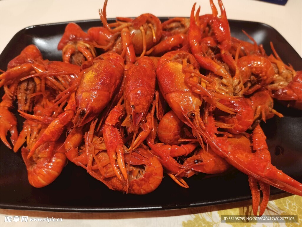 美味麻辣小龙虾一盘