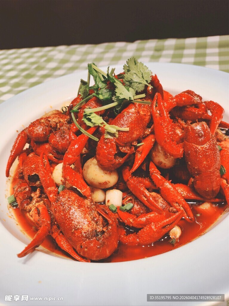美味香辣小龙虾一盘