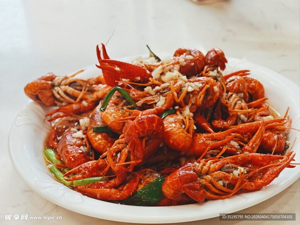 美味香辣小龙虾一盘