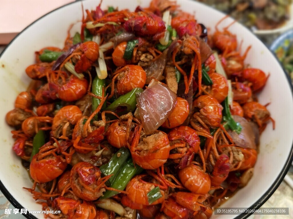 香辣美味小龙虾大拼盘