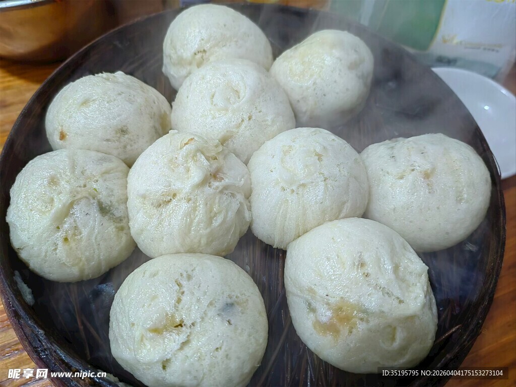 蒸笼里的美味包子