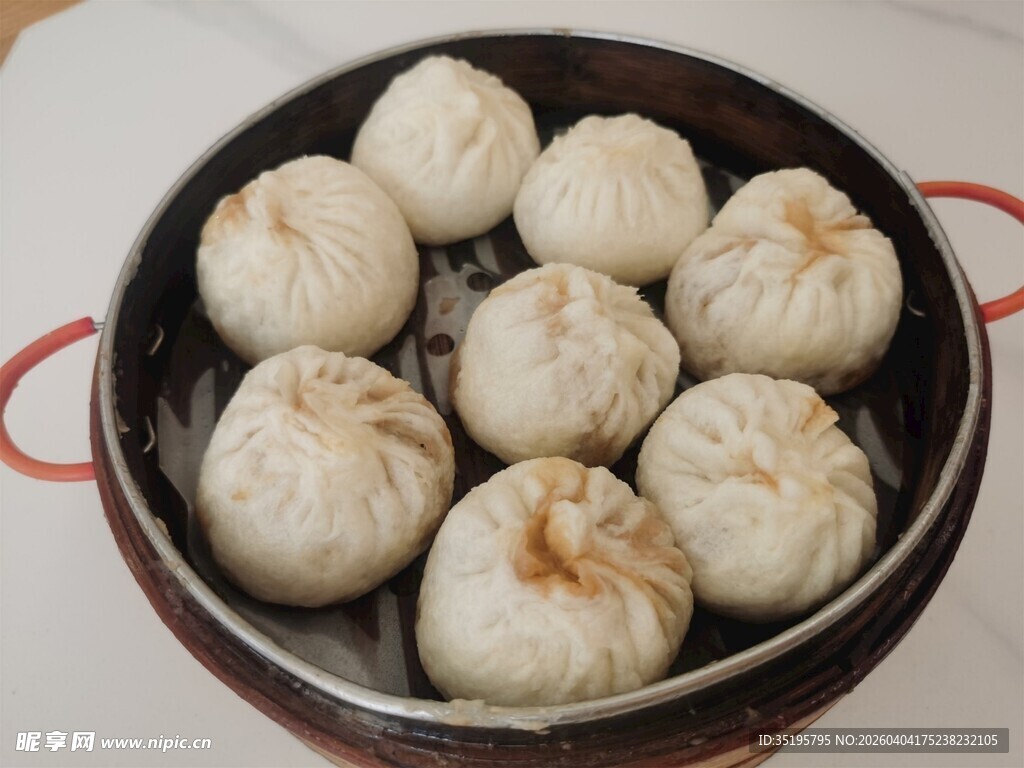 蒸笼里的美味包子
