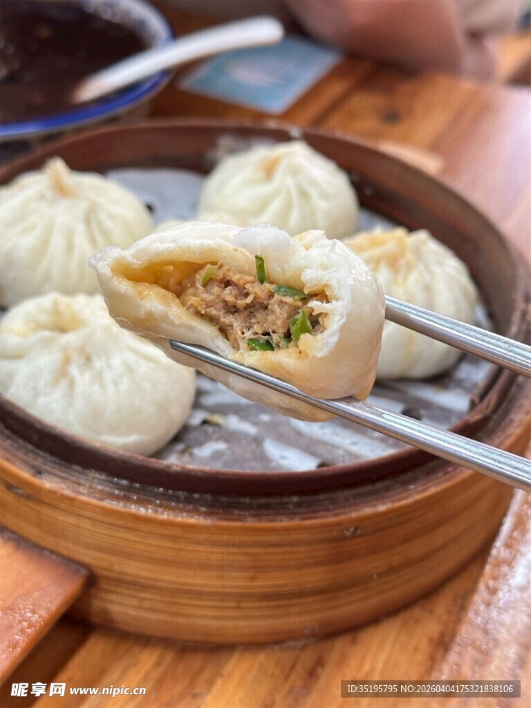 美味多汁的鲜肉小笼包