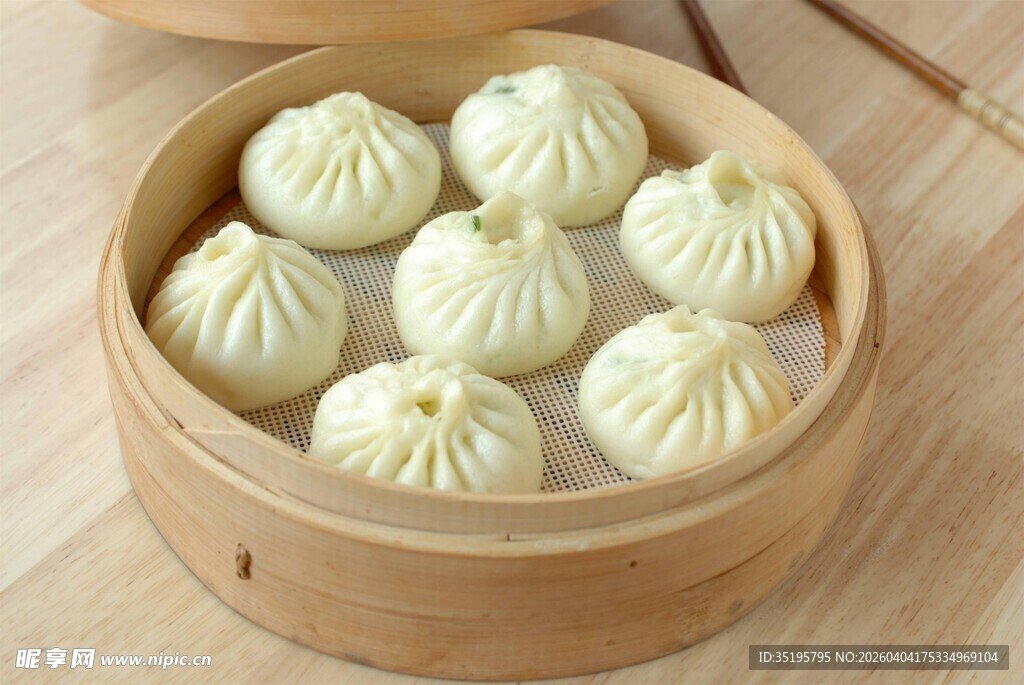 竹制蒸笼里的美味小笼包