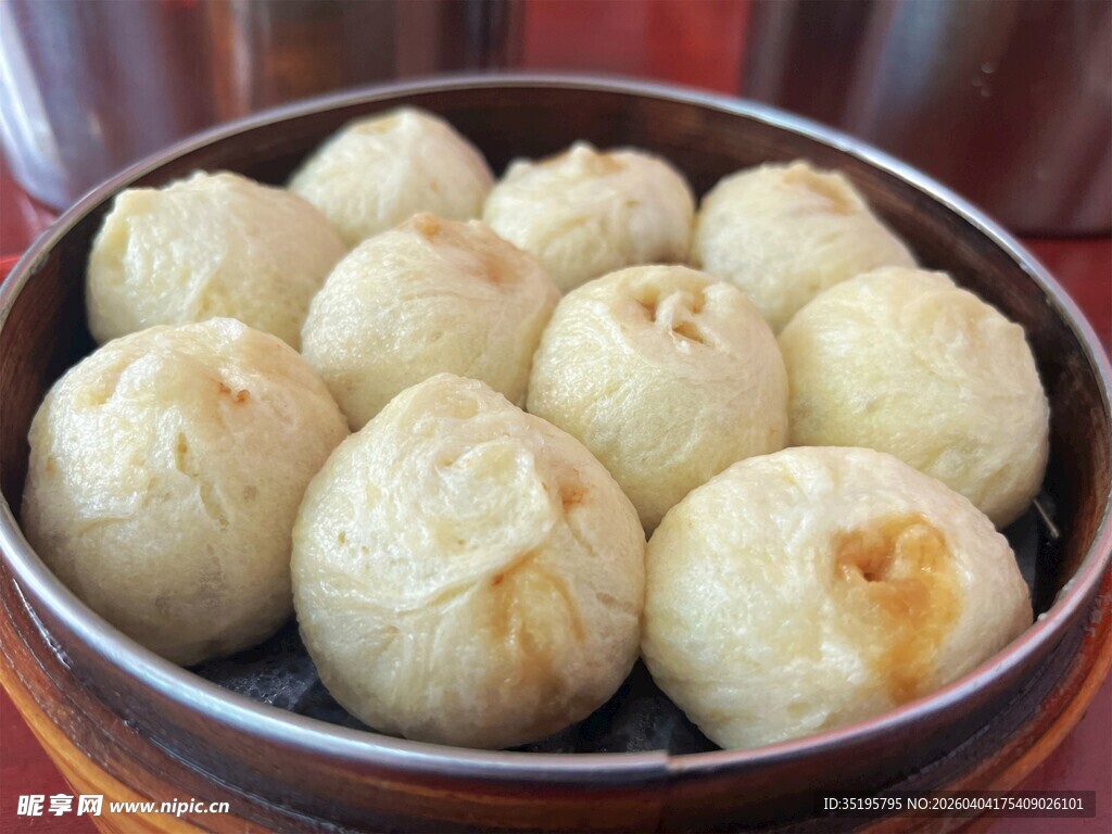 蒸笼里的美味包子