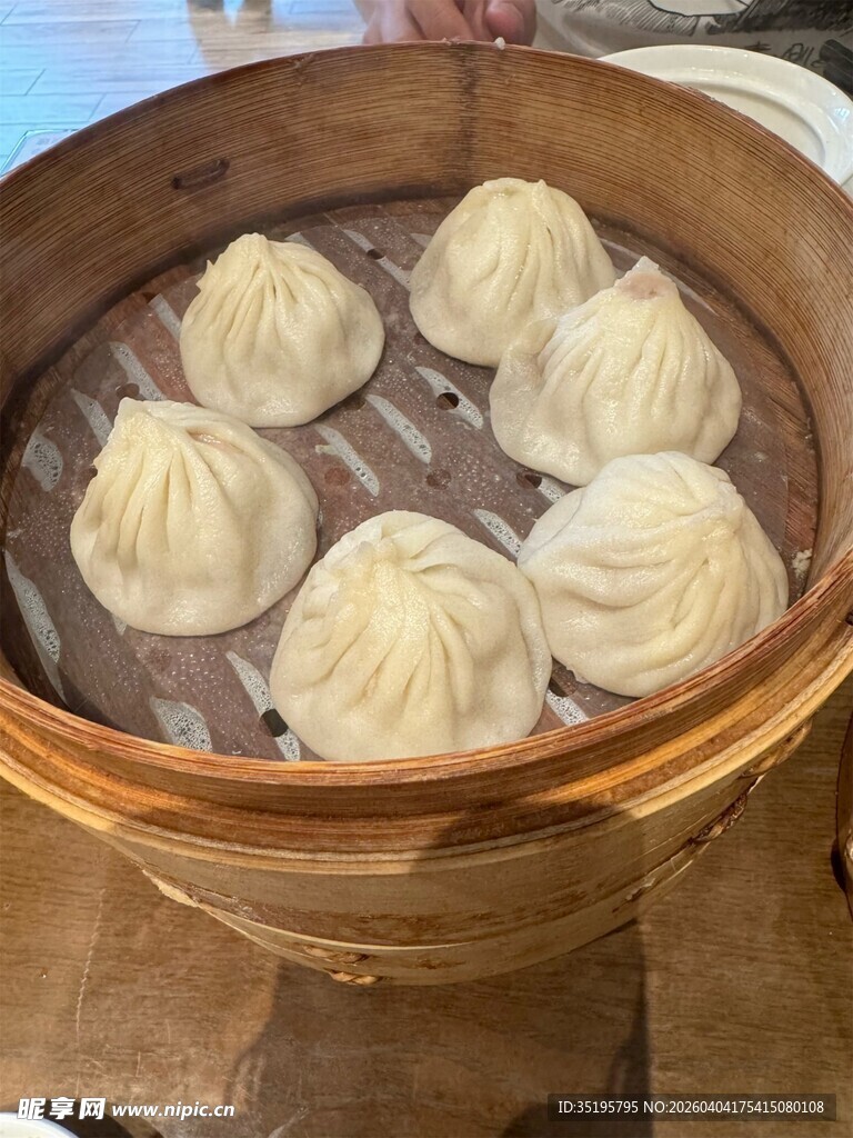 竹笼里的美味小笼包
