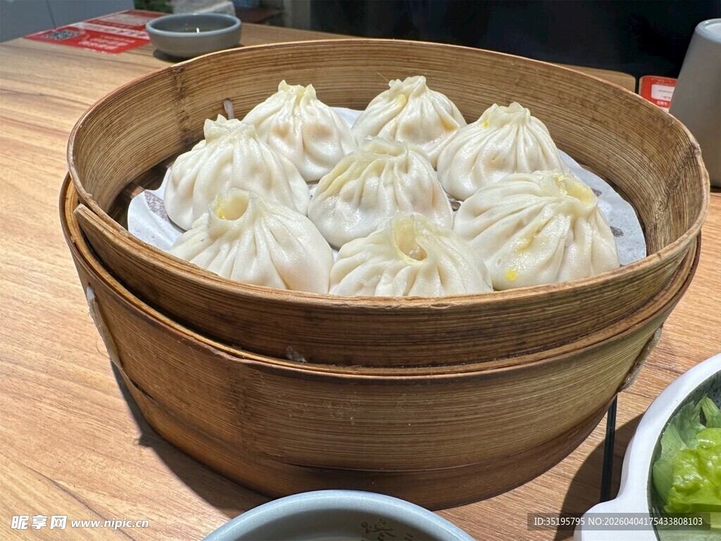 竹笼里的美味小笼包