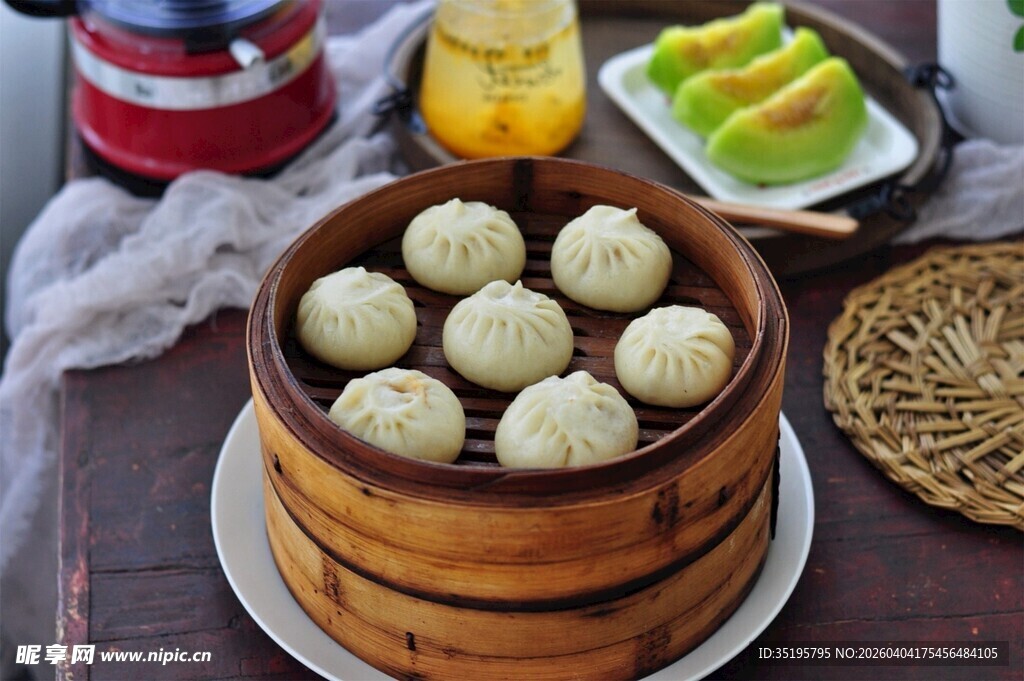 竹笼里的美味鲜肉小笼包