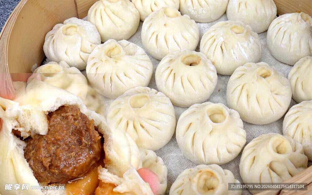 美味多汁的传统鲜肉包子