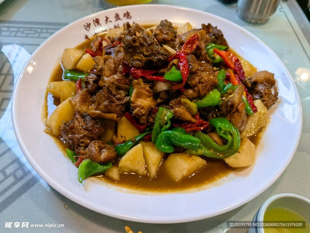 土豆烧牛肉美食图片