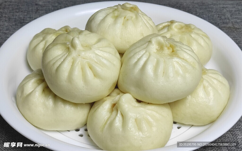 一盘美味的手工大包子