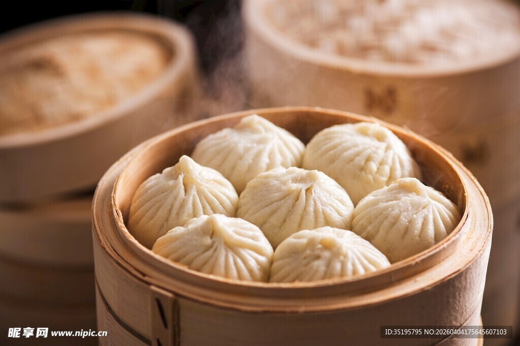 竹制蒸笼里的美味小笼包