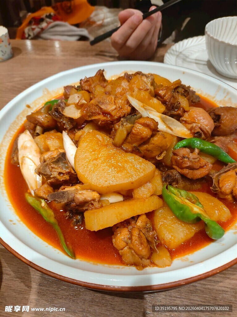 美味红烧鸡块大盘菜