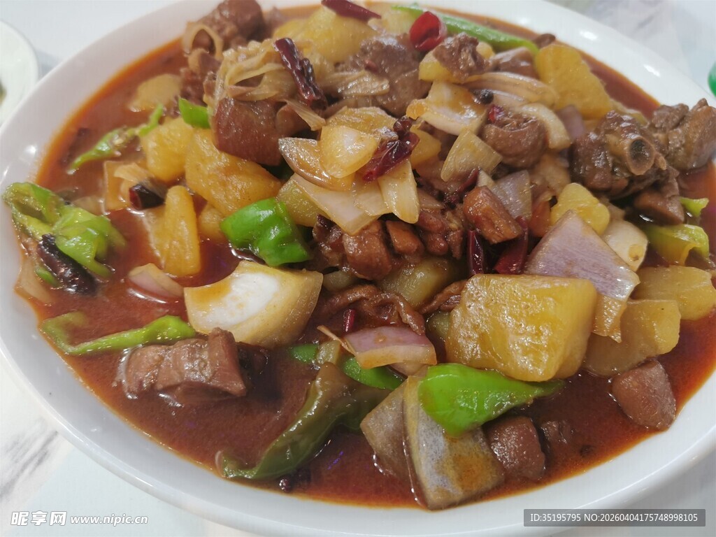 美味红烧牛肉蔬菜菜肴