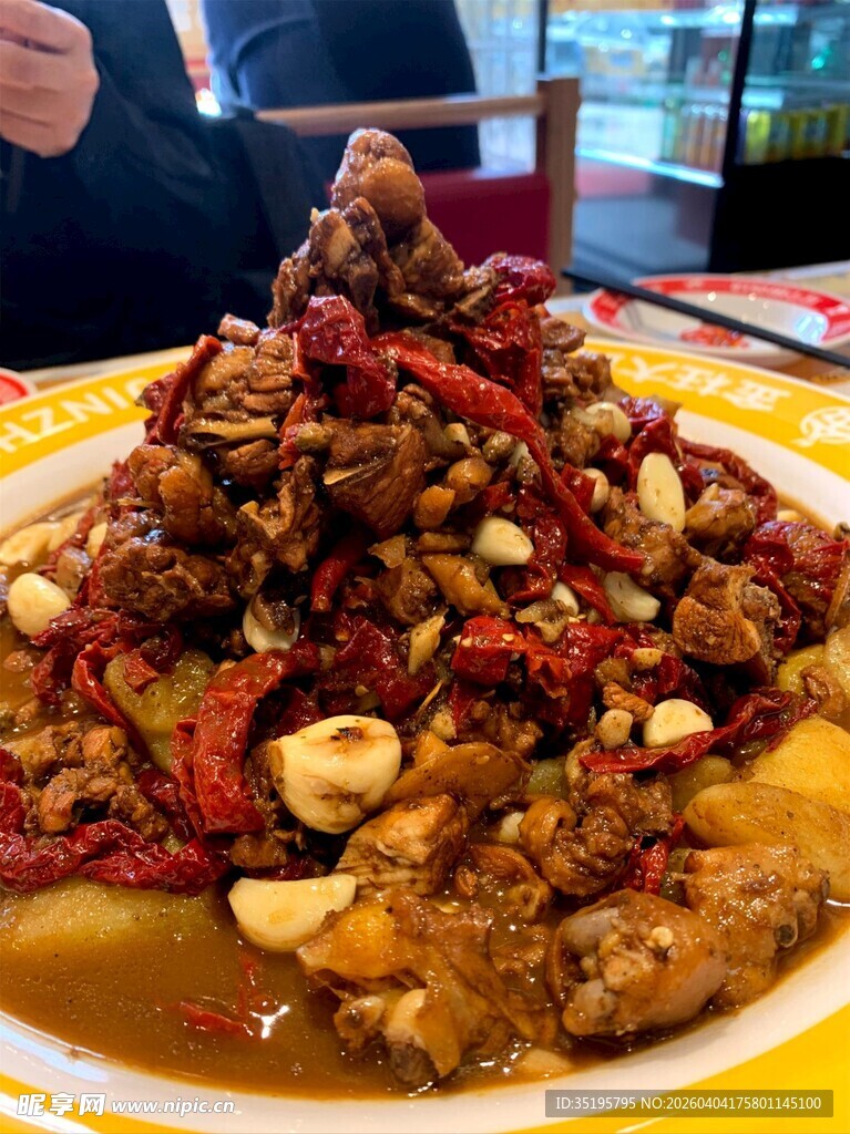 香辣美味的特色辣子鸡