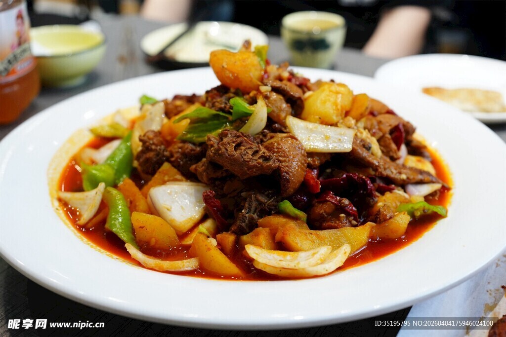 美味香辣牛肉蔬菜拼盘