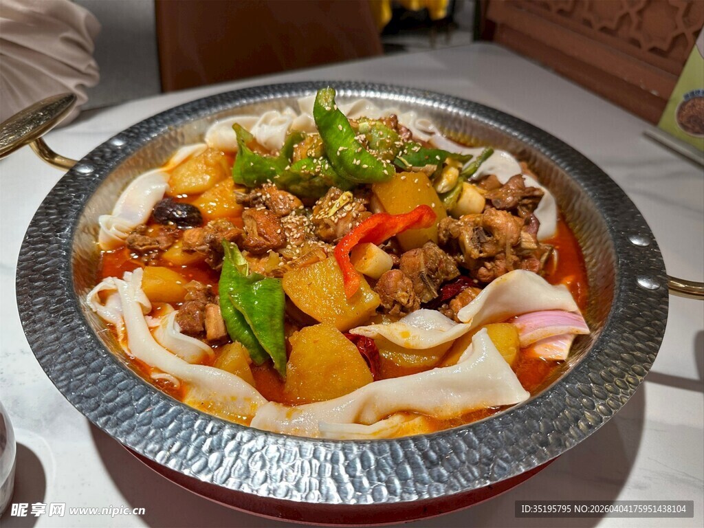 美味丰盛的特色大盘菜肴