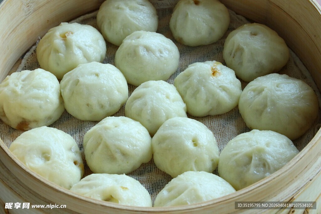 蒸笼里的美味包子