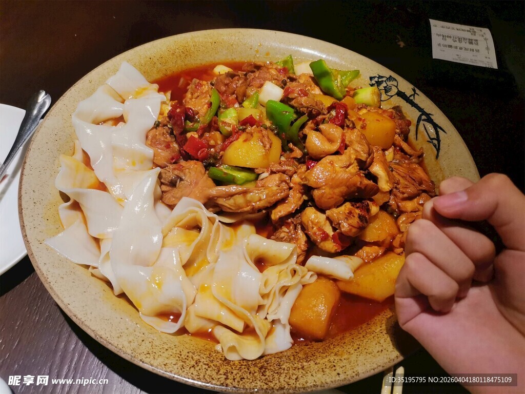 美味大盘鸡配宽面