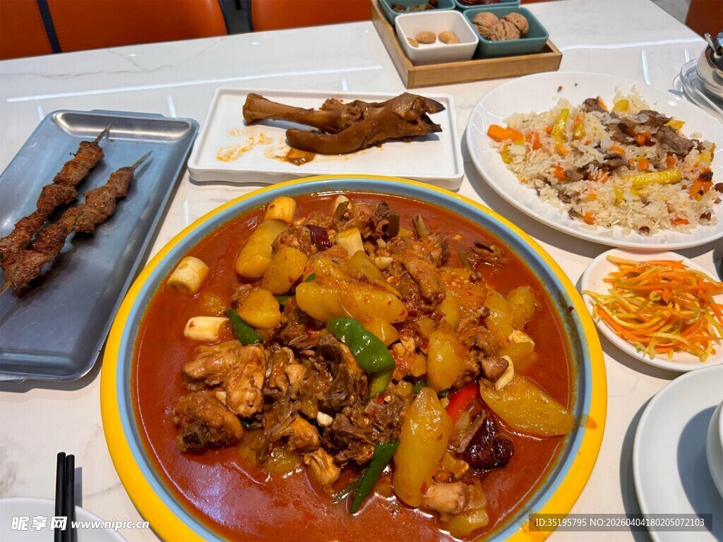 丰盛美味的中式菜肴拼盘