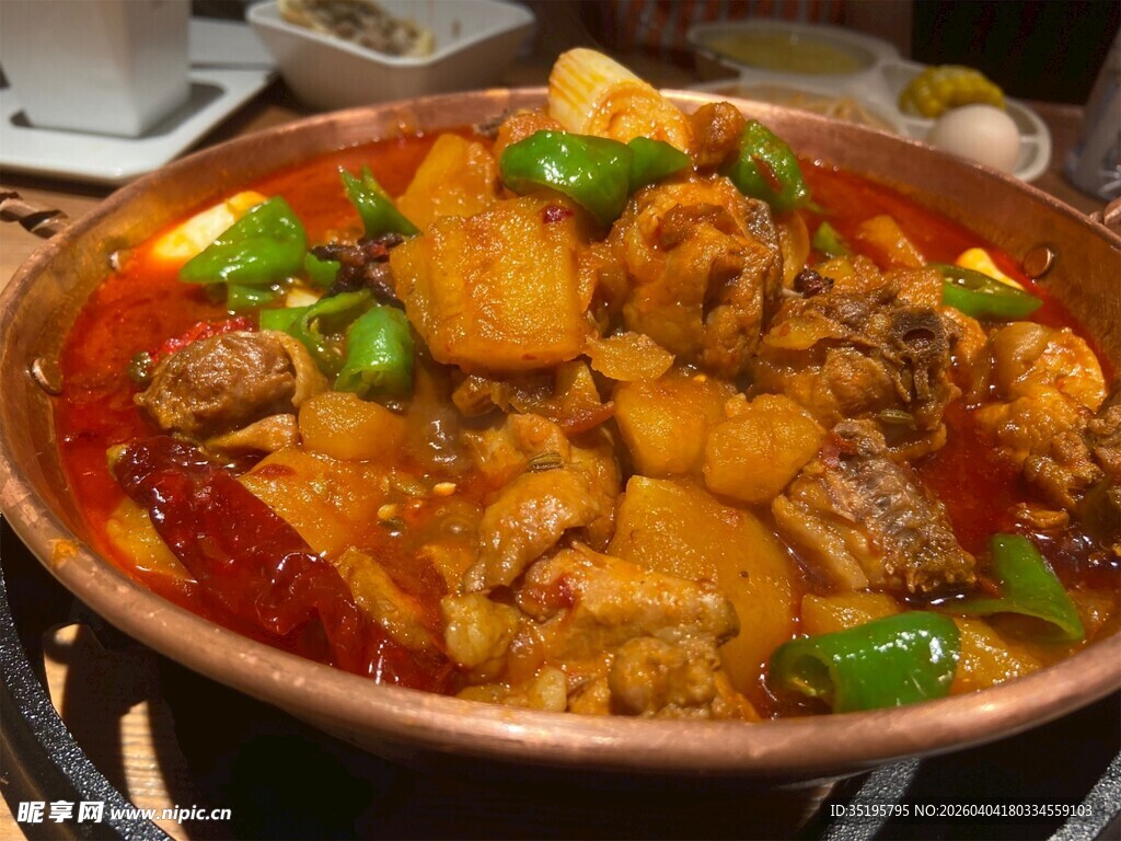 美味香辣的特色炖鸡块