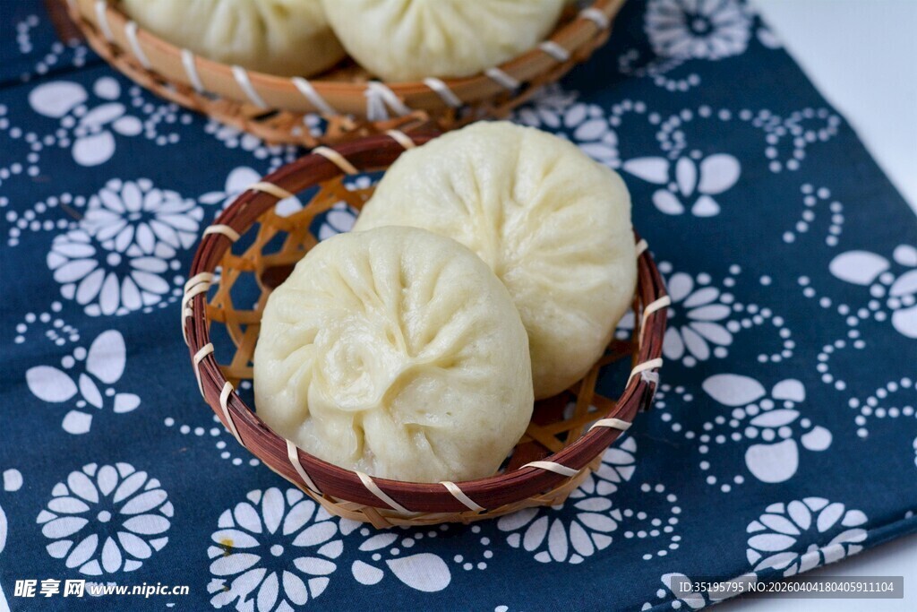 篮子里的美味白面馒头