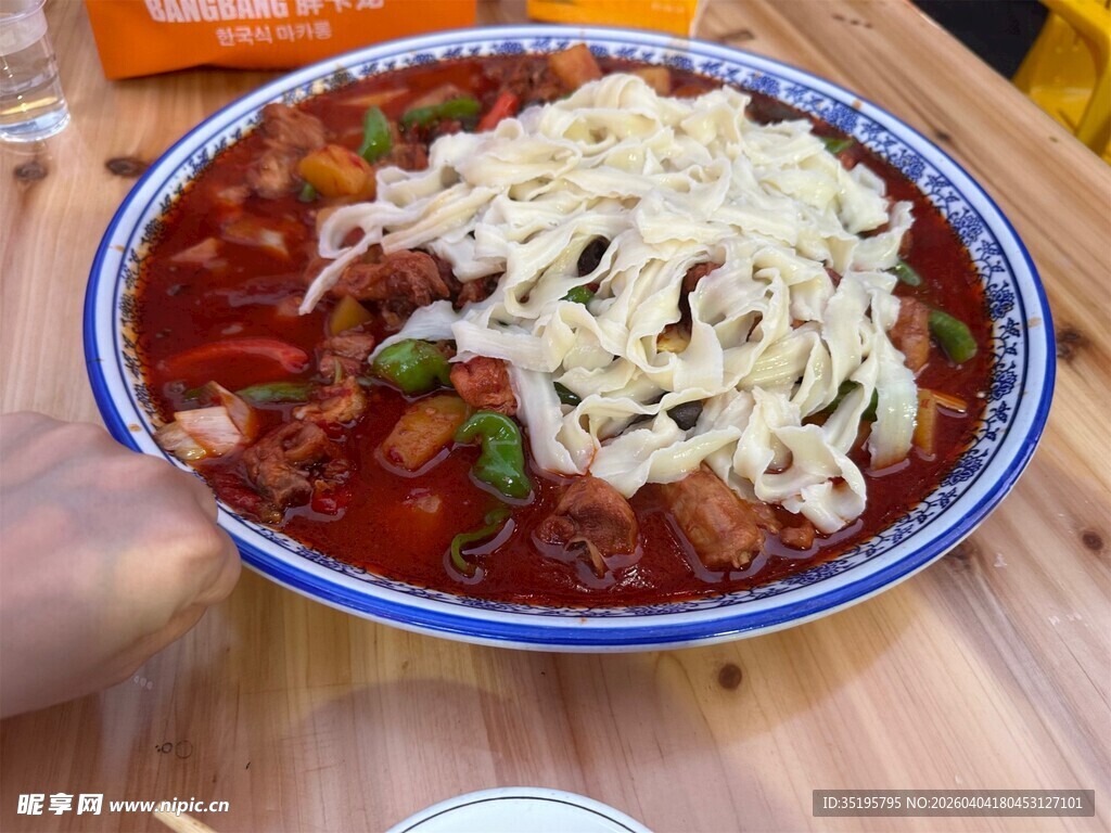 美味番茄炒肉盖浇面