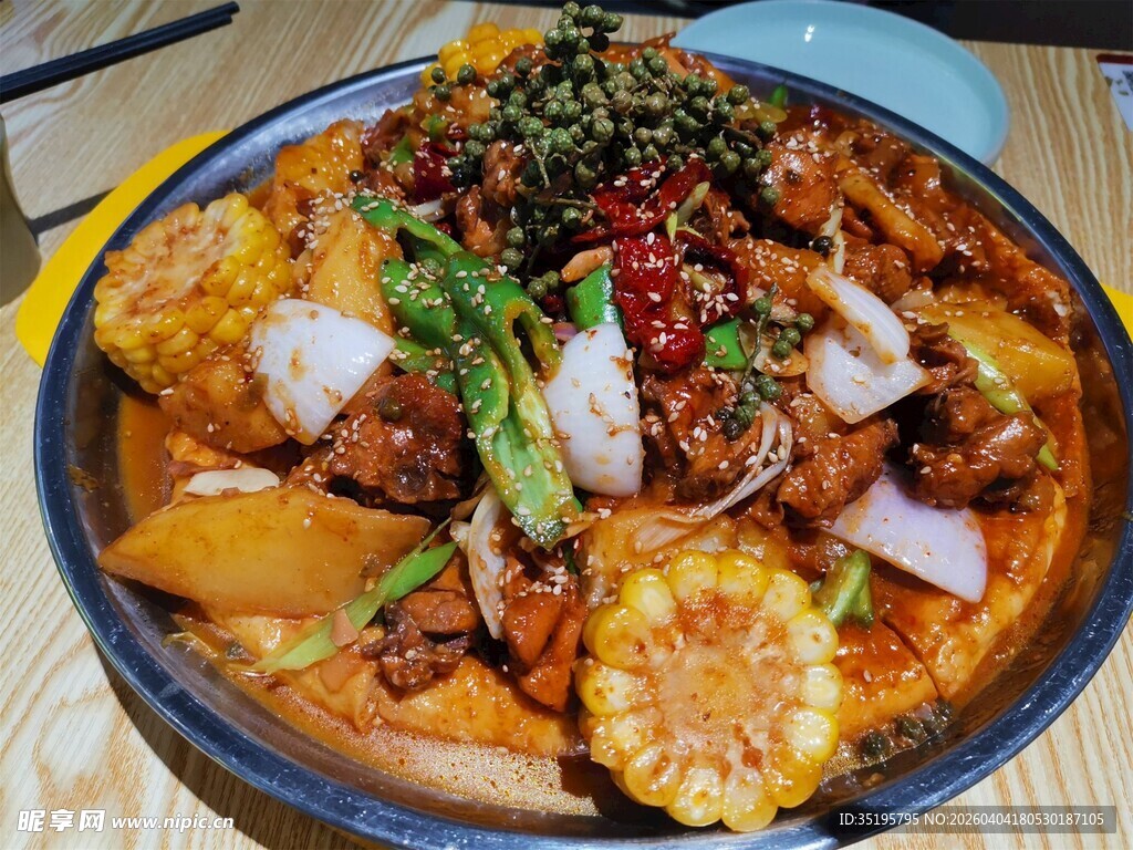 美味香锅食材丰富诱人