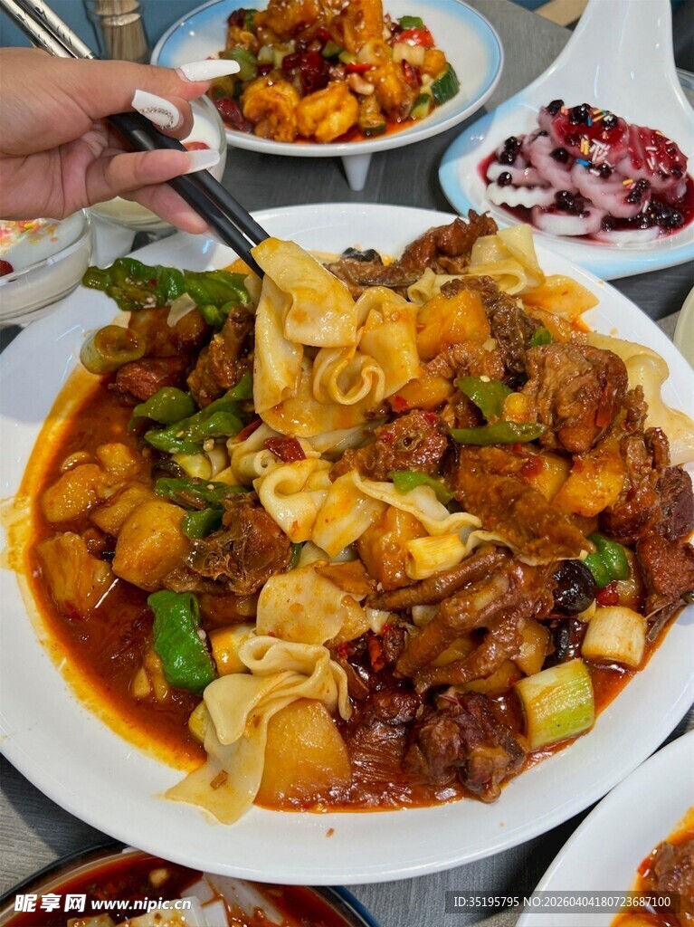 美味丰盛的特色火锅大餐