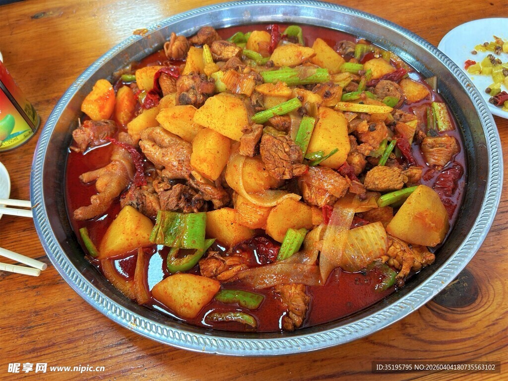 美味香辣炖菜大盆满满