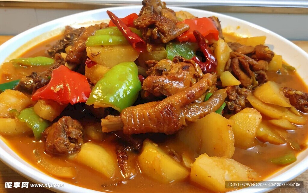 美味红烧鸡块配彩蔬