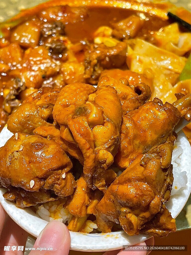 美味红烧鸡块诱人色泽