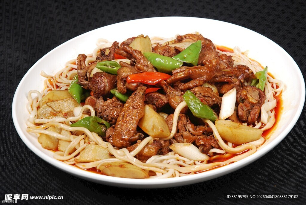 美味青椒炒肉拌面