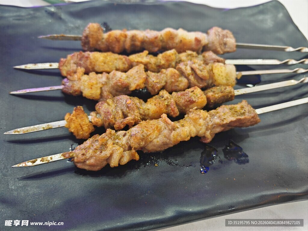 美味烤肉串诱人食欲