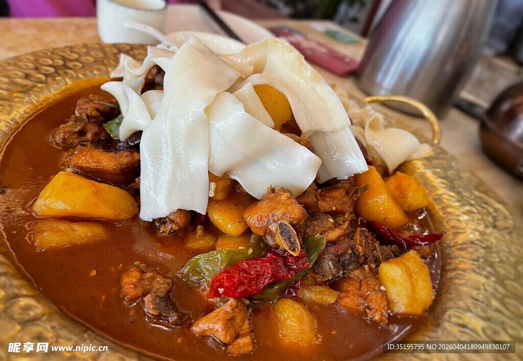 美味咖喱配松软饼